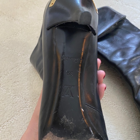 Louis Vuitton black booties can be worn up or down. Versatile and simple. - Picture 2 of 6